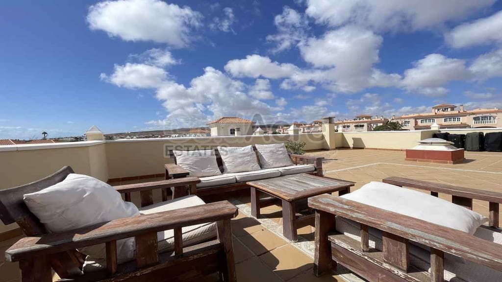 4 soveværelse Villa til salg i Caleta de Fuste med swimmingpool garage - € 510.000 (Ref: 9304906)