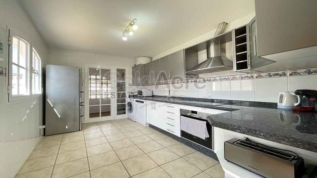 Chalet de 4 habitaciones en Caleta de Fuste, Antigua en venta con piscina garaje - 510.000 € (Ref: 9304906)