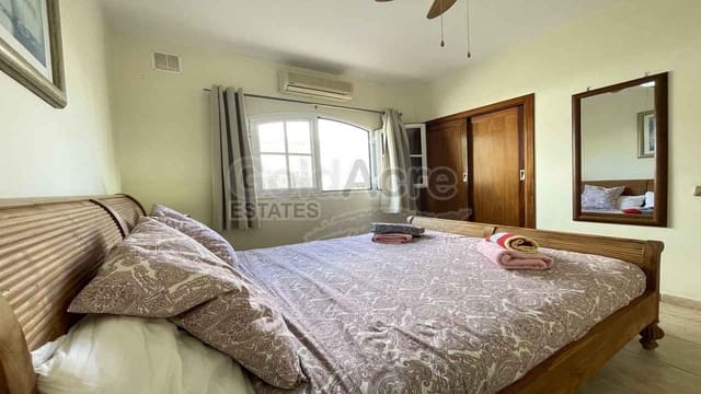 Chalet de 4 habitaciones en Caleta de Fuste, Antigua en venta con piscina garaje - 510.000 € (Ref: 9304906)