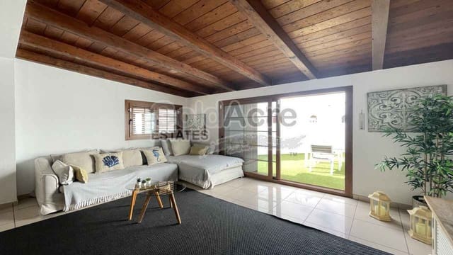 2 slaapkamer Villa te koop in Corralejo, La Oliva - € 790.000 (Ref: 9310556)