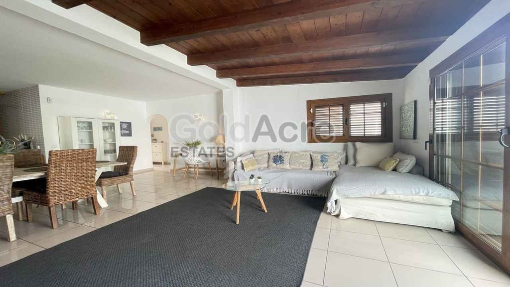 2 bedroom Villa for sale in Corralejo with pool - € 790,000 (Ref: 9310556)