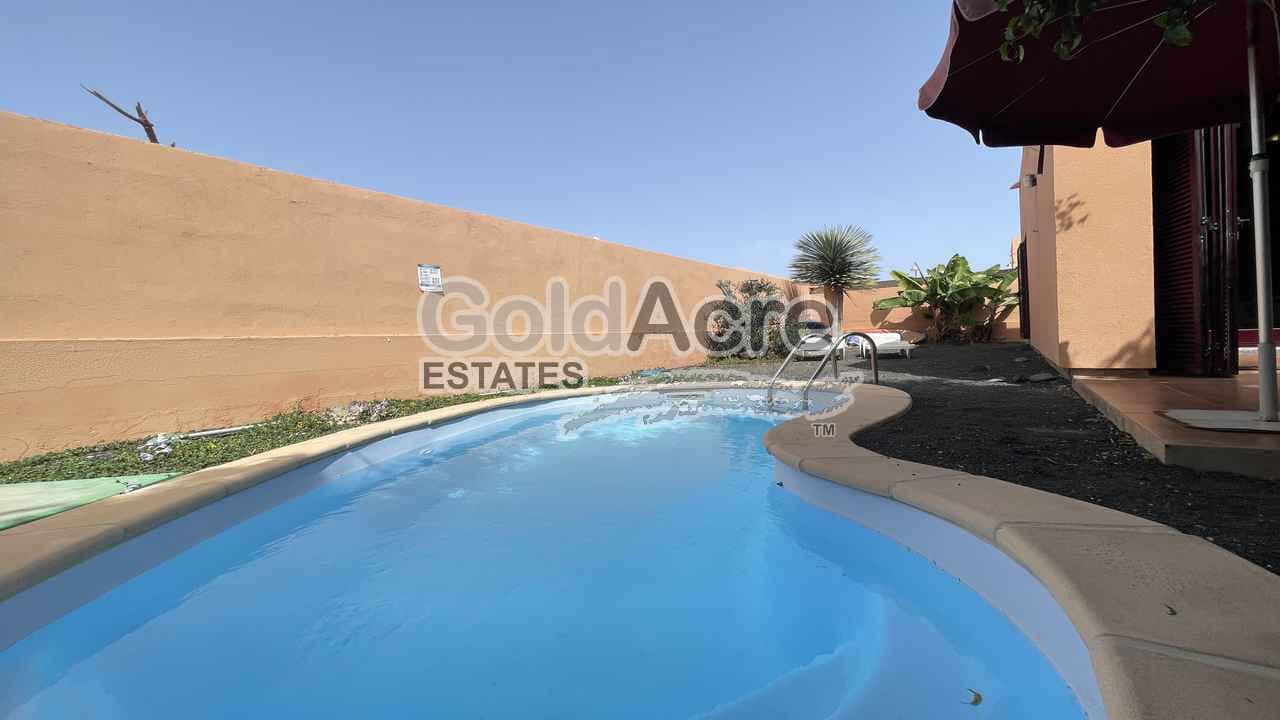 Chalet de 3 habitaciones en La Oliva en venta - 329.000 € (Ref: 9312450)