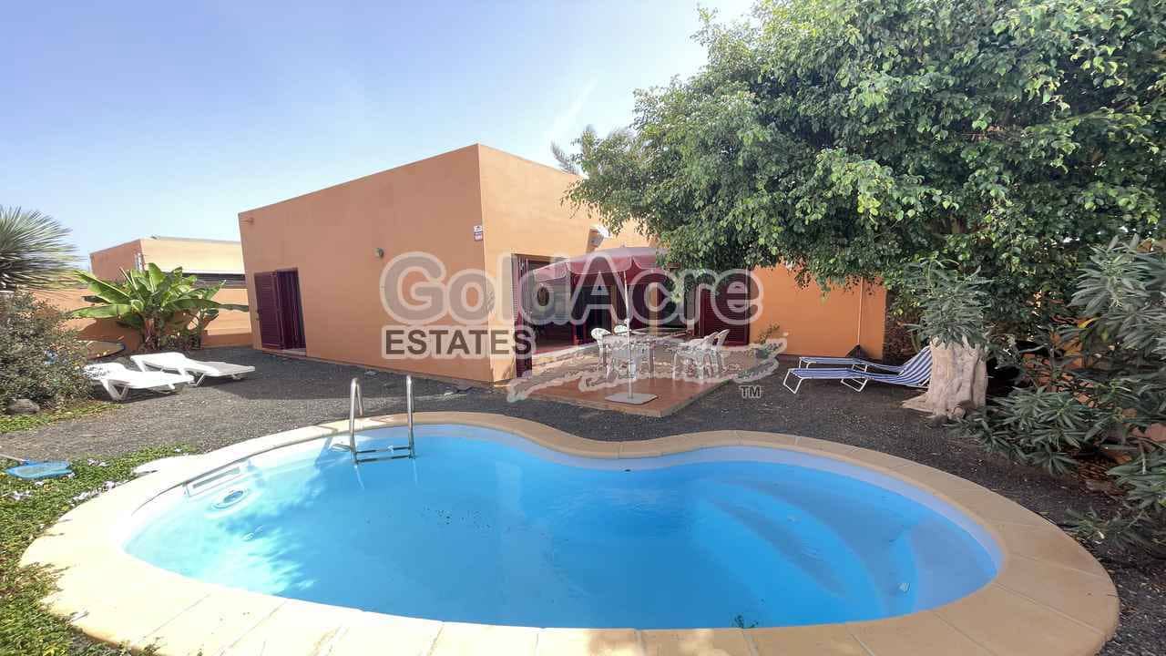 Chalet de 3 habitaciones en La Oliva en venta - 329.000 € (Ref: 9312450)