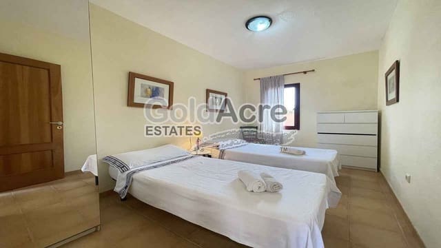 3 soveværelse Villa til salg i Corralejo, La Oliva med swimmingpool - € 329.000 (Ref: 9312450)