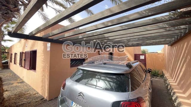 3 soveværelse Villa til salg i La Oliva med swimmingpool garage - € 329.000 (Ref: 9312450)
