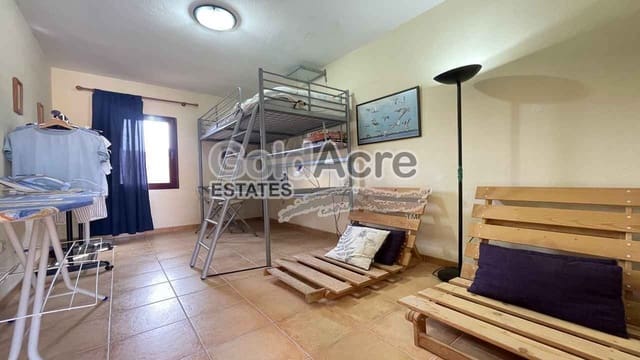 3 soveværelse Villa til salg i La Oliva med swimmingpool garage - € 329.000 (Ref: 9312450)