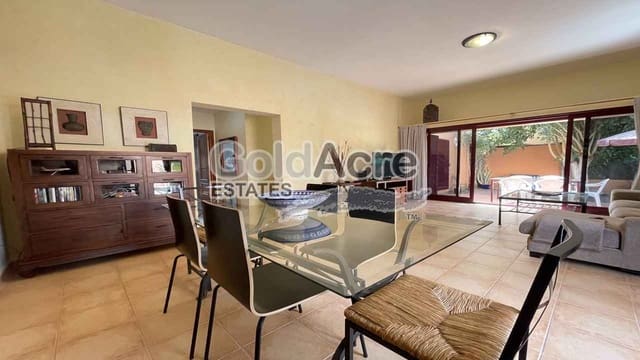3 soveværelse Villa til salg i La Oliva med swimmingpool garage - € 329.000 (Ref: 9312450)