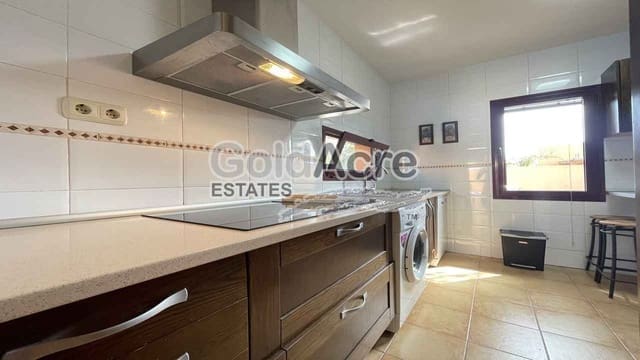 3 soveværelse Villa til salg i La Oliva med swimmingpool garage - € 329.000 (Ref: 9312450)