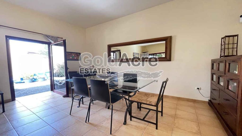 3 quarto Moradia para venda em La Oliva com piscina garagem - 329 000 € (Ref: 9312450)