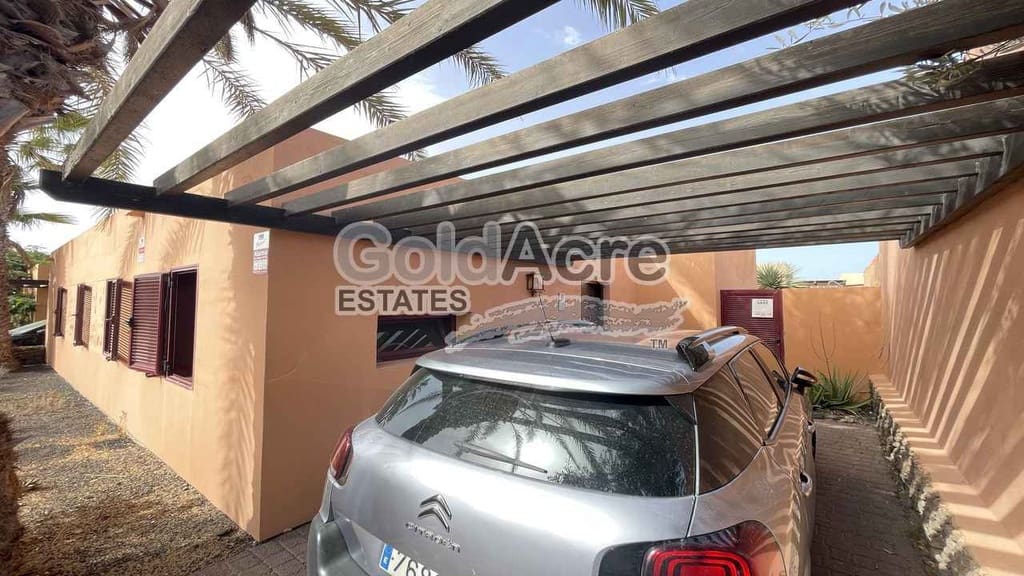 3 quarto Moradia para venda em La Oliva com piscina garagem - 329 000 € (Ref: 9312450)