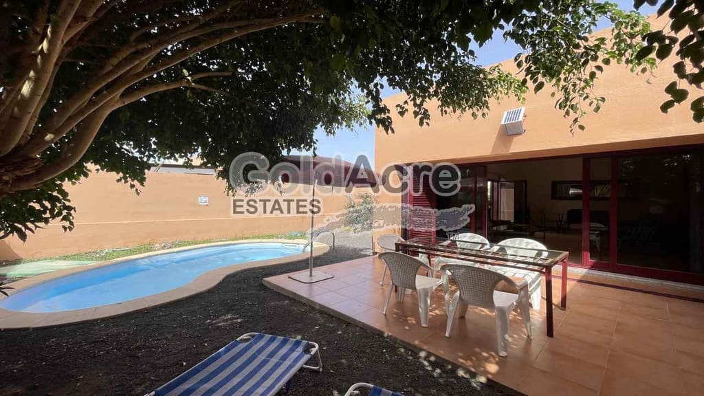 3 quarto Moradia para venda em La Oliva com piscina garagem - 329 000 € (Ref: 9312450)
