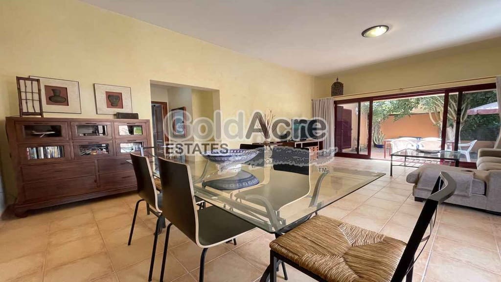 3 quarto Moradia para venda em La Oliva com piscina garagem - 329 000 € (Ref: 9312450)