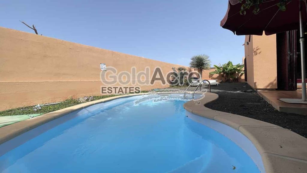 3 quarto Moradia para venda em La Oliva com piscina garagem - 329 000 € (Ref: 9312450)