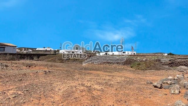 Grunde uden byggetilladelser til salg i Villaverde, La Oliva - € 160.000 (Ref: 9322137)