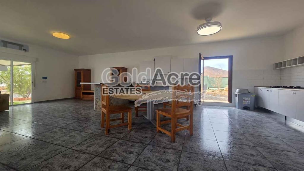 2 makuuhuone Huvila myytävänä paikassa Tuineje - 249 000 € (Ref: 9330999)