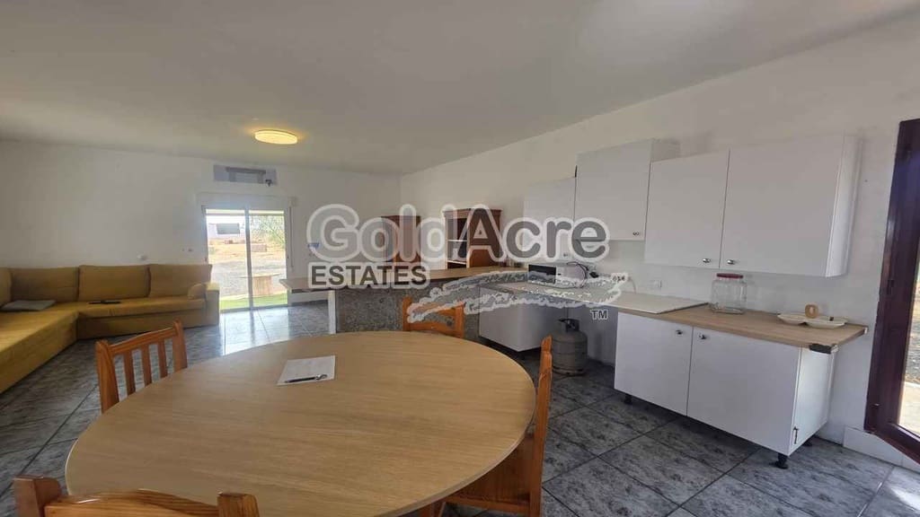 2 makuuhuone Huvila myytävänä paikassa Tuineje - 249 000 € (Ref: 9330999)