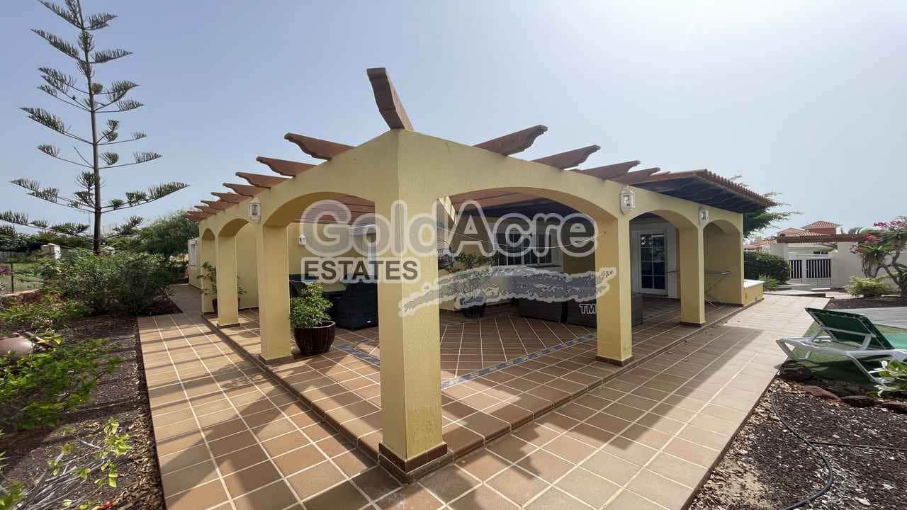 3 sovrum Villa till salu i Caleta de Fuste med pool - 775 000 € (Ref: 9344430)