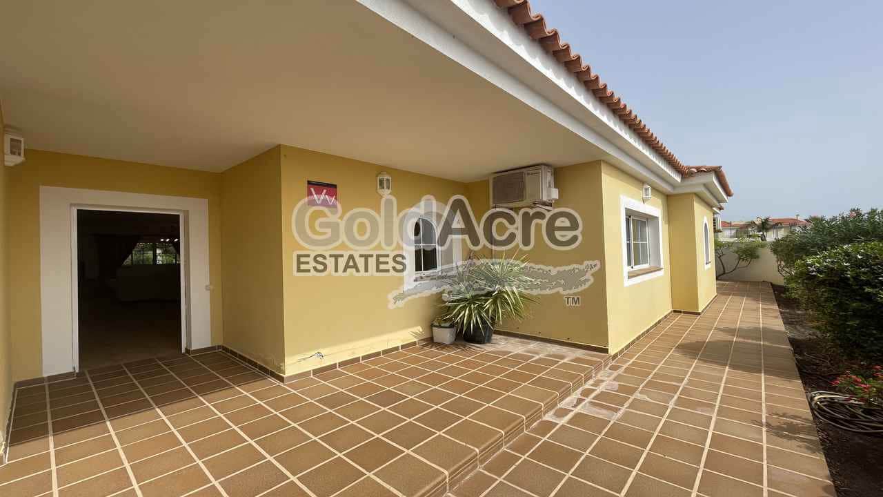 3 sovrum Villa till salu i Caleta de Fuste med pool - 775 000 € (Ref: 9344430)