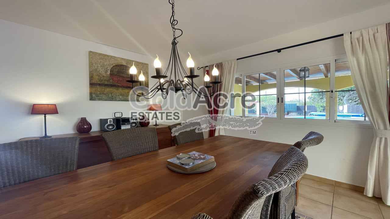 3 sovrum Villa till salu i Caleta de Fuste med pool - 775 000 € (Ref: 9344430)