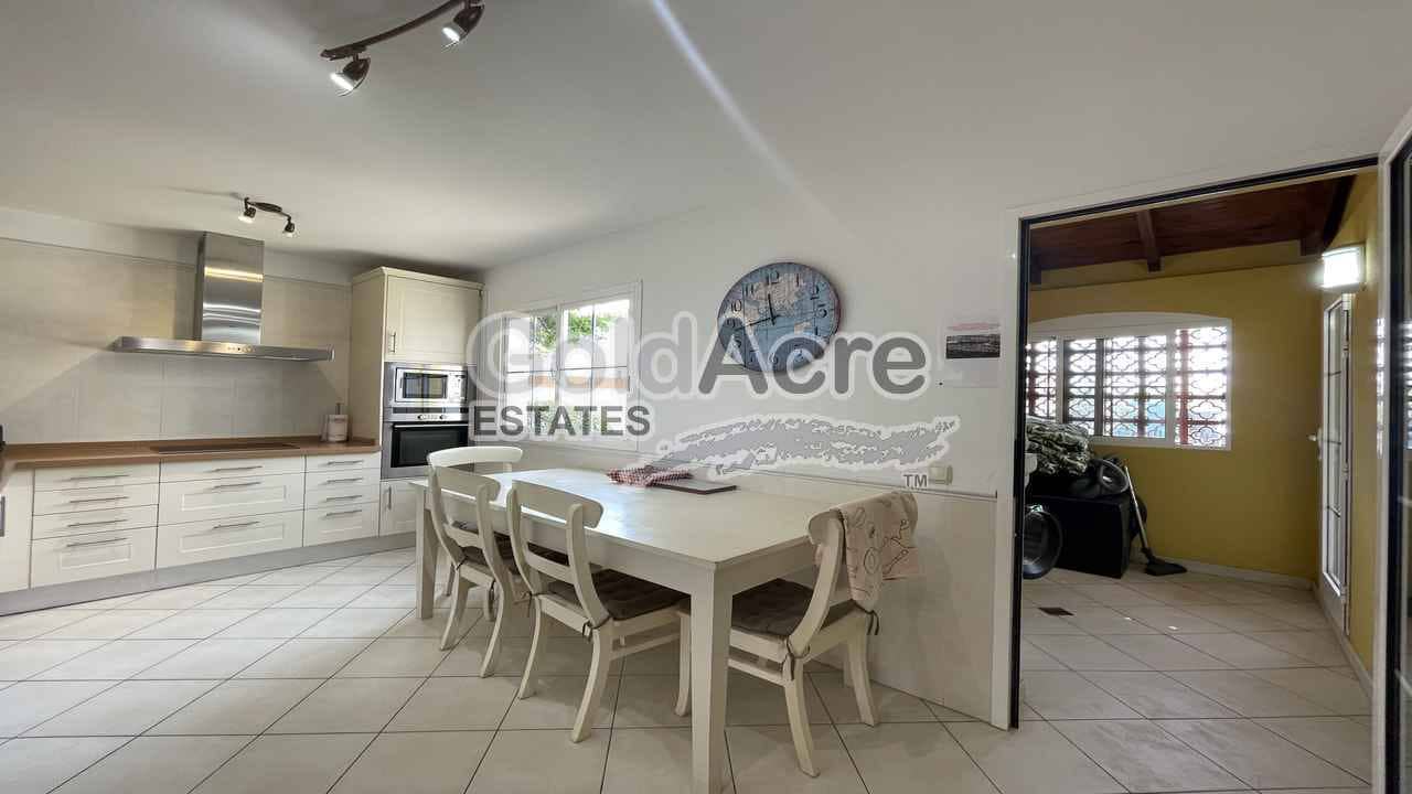 3 sovrum Villa till salu i Caleta de Fuste med pool - 775 000 € (Ref: 9344430)