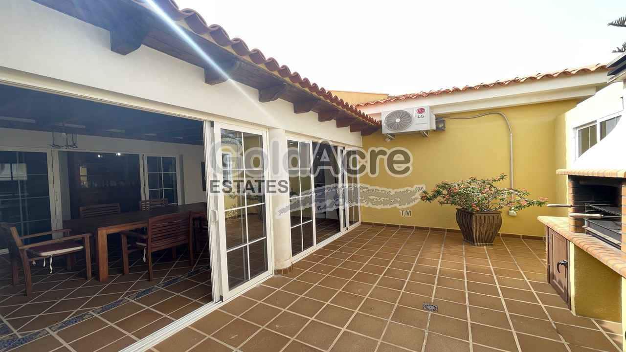 3 sovrum Villa till salu i Caleta de Fuste med pool - 775 000 € (Ref: 9344430)