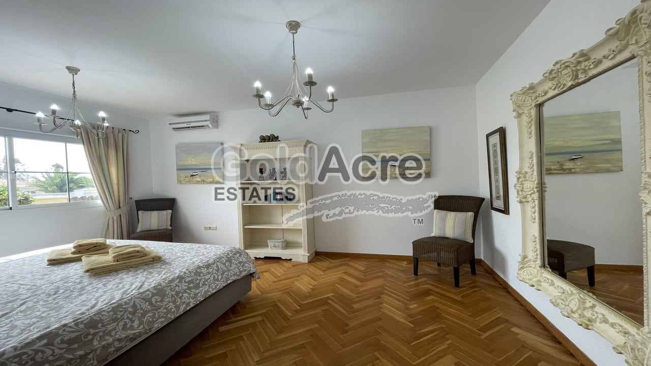 3 sovrum Villa till salu i Caleta de Fuste med pool - 775 000 € (Ref: 9344430)