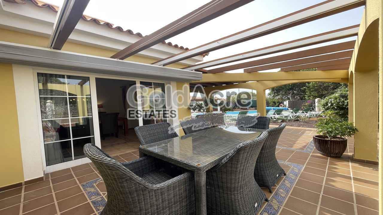 3 sovrum Villa till salu i Caleta de Fuste med pool - 775 000 € (Ref: 9344430)