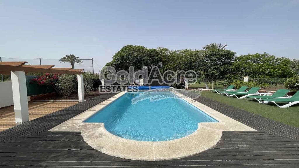 3 sovrum Villa till salu i Caleta de Fuste med pool - 775 000 € (Ref: 9344430)