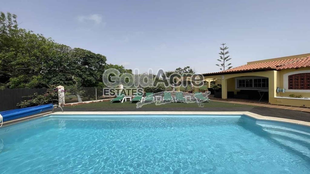 3 sovrum Villa till salu i Caleta de Fuste med pool - 775 000 € (Ref: 9344430)