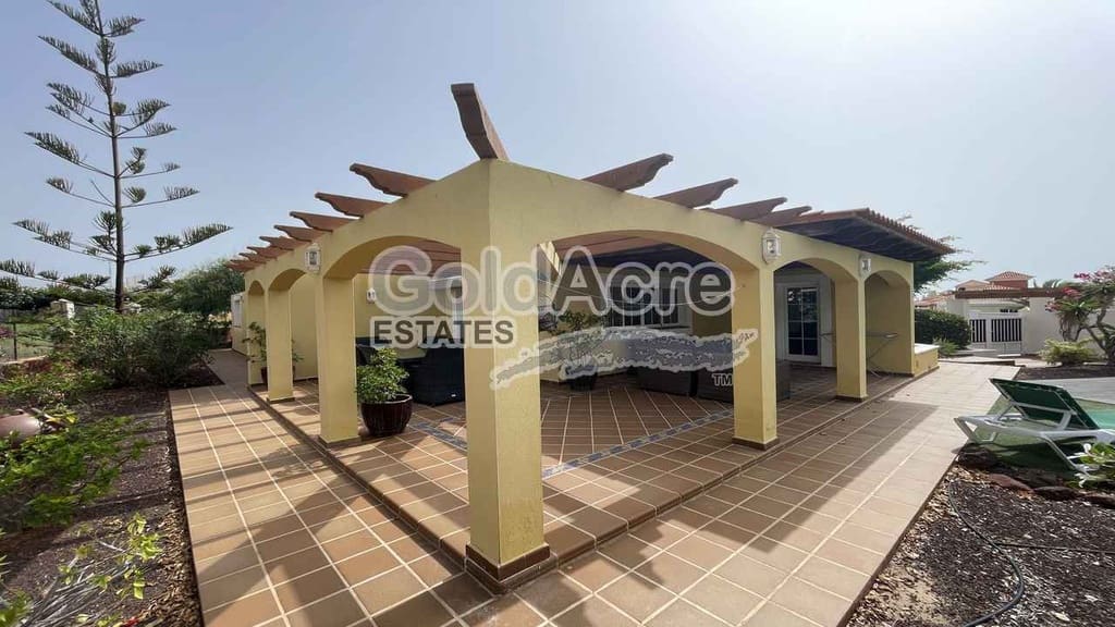 3 sovrum Villa till salu i Caleta de Fuste med pool - 775 000 € (Ref: 9344430)