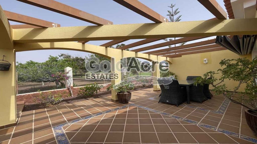 3 sovrum Villa till salu i Caleta de Fuste med pool - 775 000 € (Ref: 9344430)