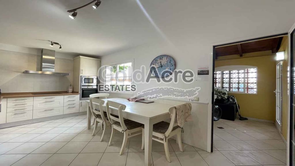 3 sovrum Villa till salu i Caleta de Fuste med pool - 775 000 € (Ref: 9344430)