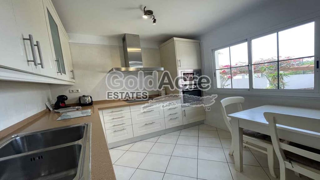 3 sovrum Villa till salu i Caleta de Fuste med pool - 775 000 € (Ref: 9344430)