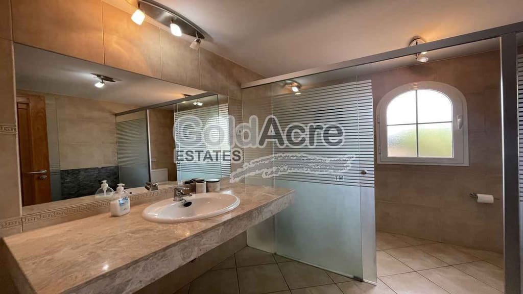 3 sovrum Villa till salu i Caleta de Fuste med pool - 775 000 € (Ref: 9344430)