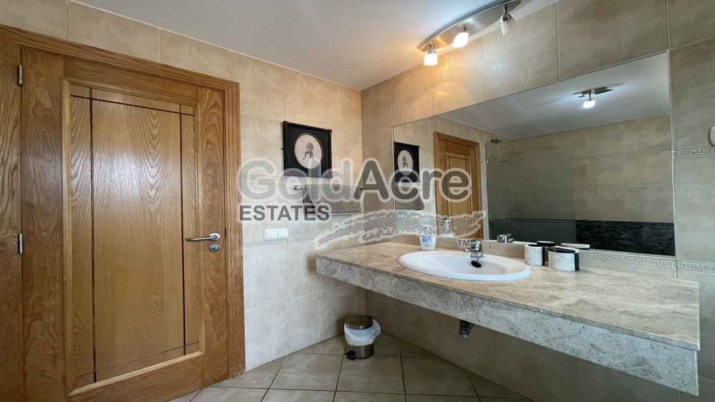 3 sovrum Villa till salu i Caleta de Fuste med pool - 775 000 € (Ref: 9344430)