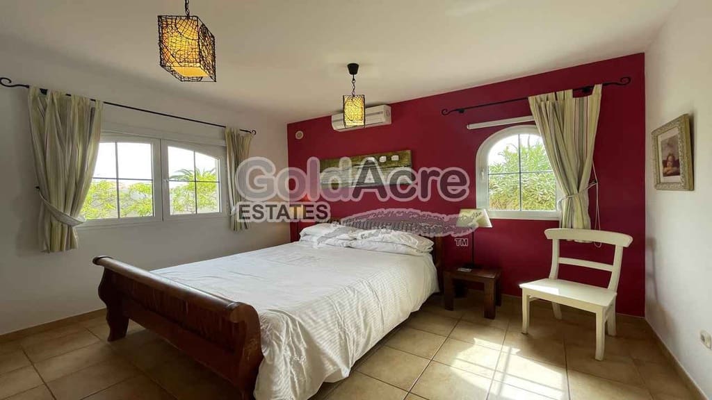 3 sovrum Villa till salu i Caleta de Fuste med pool - 775 000 € (Ref: 9344430)
