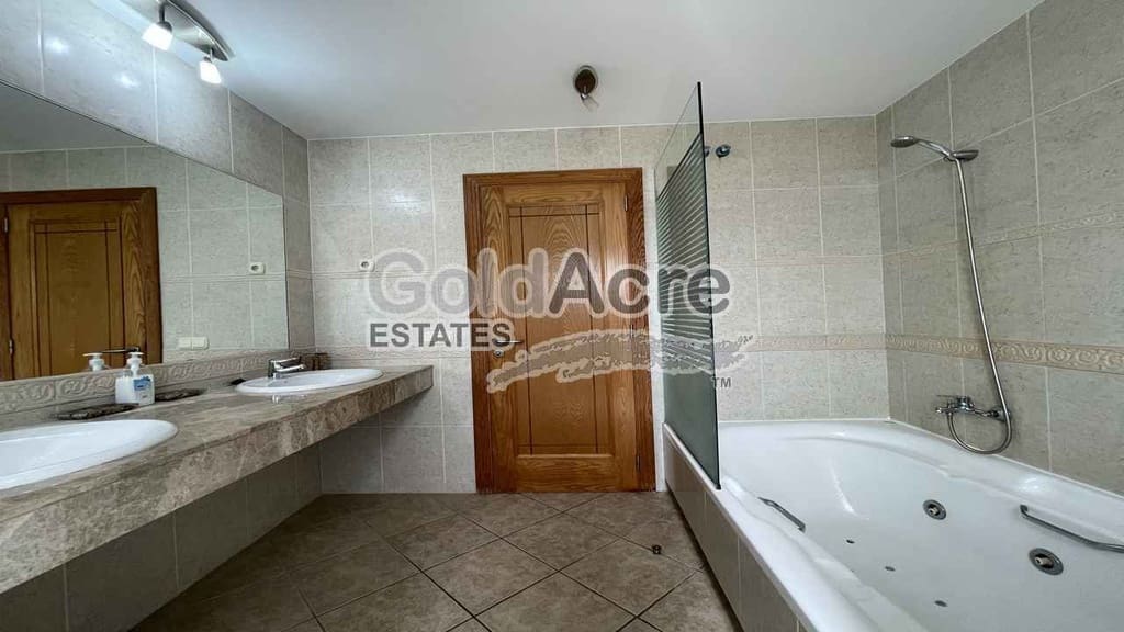 3 sovrum Villa till salu i Caleta de Fuste med pool - 775 000 € (Ref: 9344430)