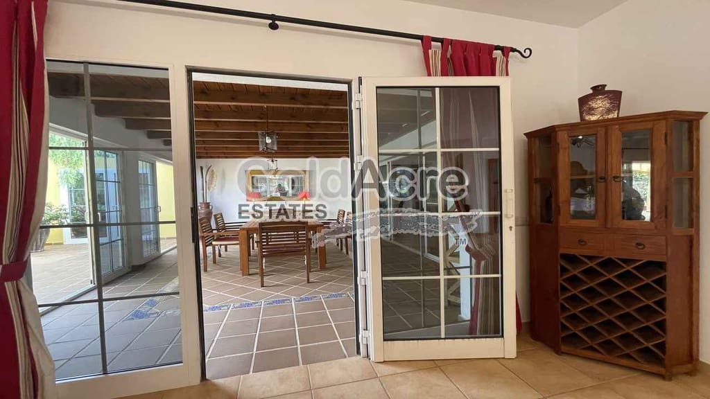 3 sovrum Villa till salu i Caleta de Fuste med pool - 775 000 € (Ref: 9344430)