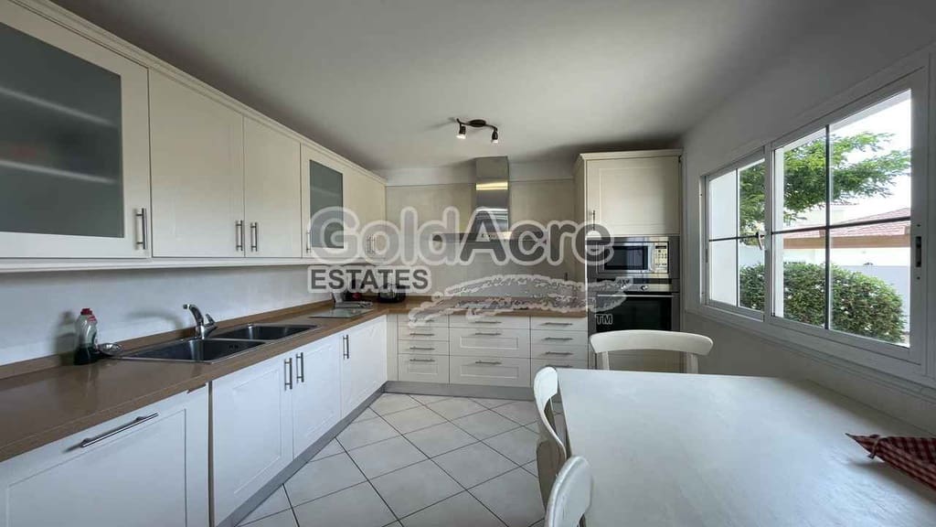 3 bedroom Villa for sale in Caleta de Fuste with pool garage - € 775,000 (Ref: 9344430)