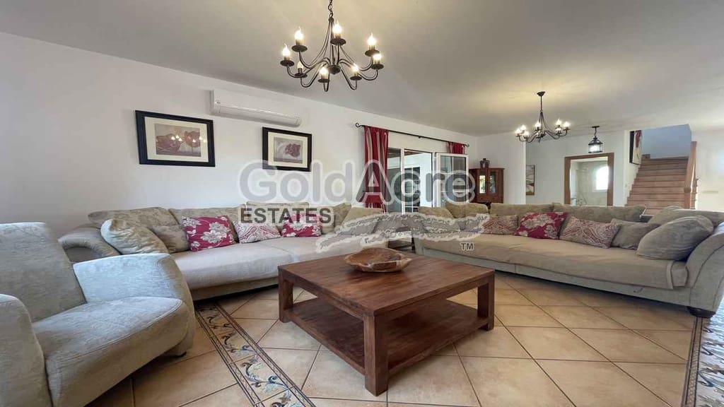 3 bedroom Villa for sale in Caleta de Fuste with pool garage - € 775,000 (Ref: 9344430)