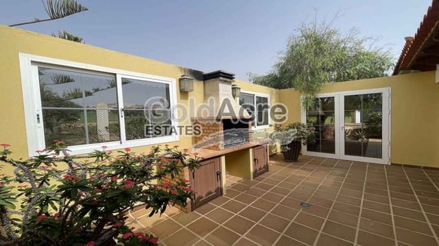 3 makuuhuone Huvila myytävänä paikassa Caleta de Fuste, Antigua mukana uima-altaan 
autotalli - 775 000 € (Ref: 9344430)
