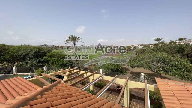 3 makuuhuone Huvila myytävänä paikassa Caleta de Fuste, Antigua mukana uima-altaan 
autotalli - 775 000 € (Ref: 9344430)