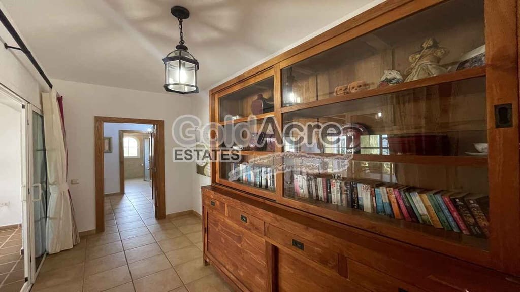 3 bedroom Villa for sale in Caleta de Fuste with pool garage - € 775,000 (Ref: 9344430)