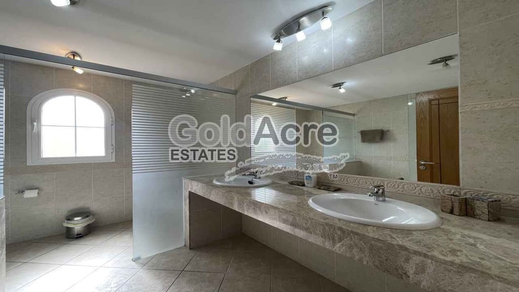 3 bedroom Villa for sale in Caleta de Fuste with pool garage - € 775,000 (Ref: 9344430)