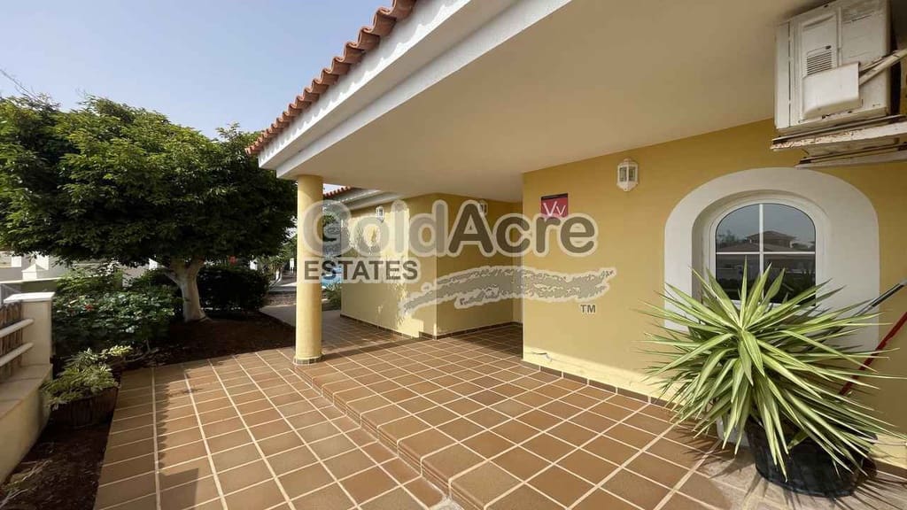3 bedroom Villa for sale in Caleta de Fuste with pool garage - € 775,000 (Ref: 9344430)