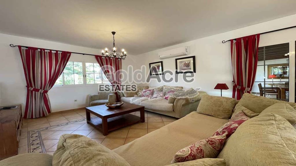 3 bedroom Villa for sale in Caleta de Fuste with pool garage - € 775,000 (Ref: 9344430)