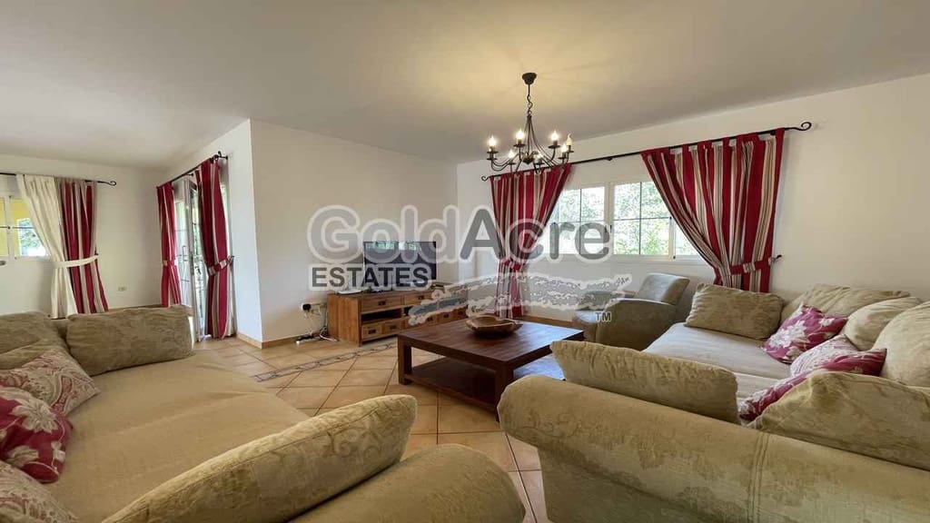 3 bedroom Villa for sale in Caleta de Fuste with pool garage - € 775,000 (Ref: 9344430)