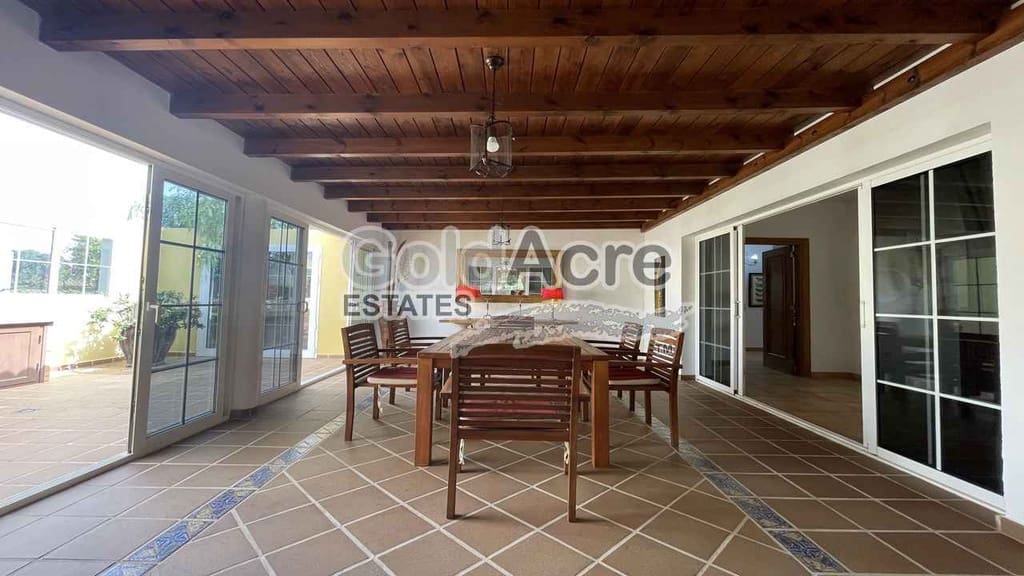 3 bedroom Villa for sale in Caleta de Fuste with pool garage - € 775,000 (Ref: 9344430)