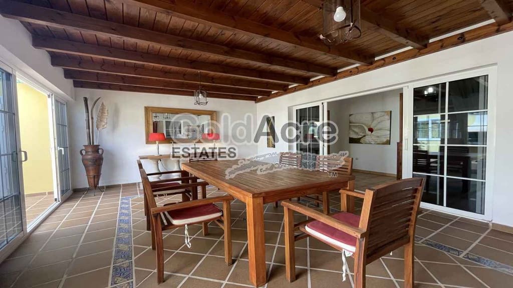 3 bedroom Villa for sale in Caleta de Fuste with pool garage - € 775,000 (Ref: 9344430)