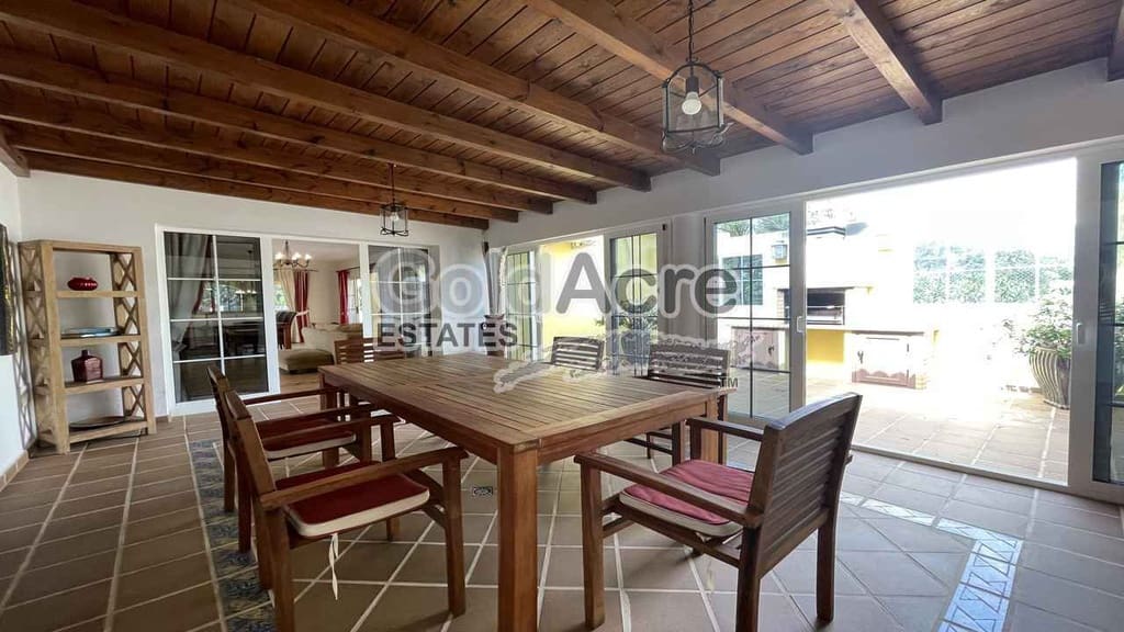 3 bedroom Villa for sale in Caleta de Fuste with pool garage - € 775,000 (Ref: 9344430)